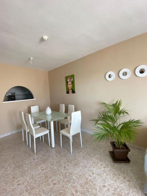Lovely 1 Bedroom Apartment With Sea Views And Pool Estepona Buitenkant foto