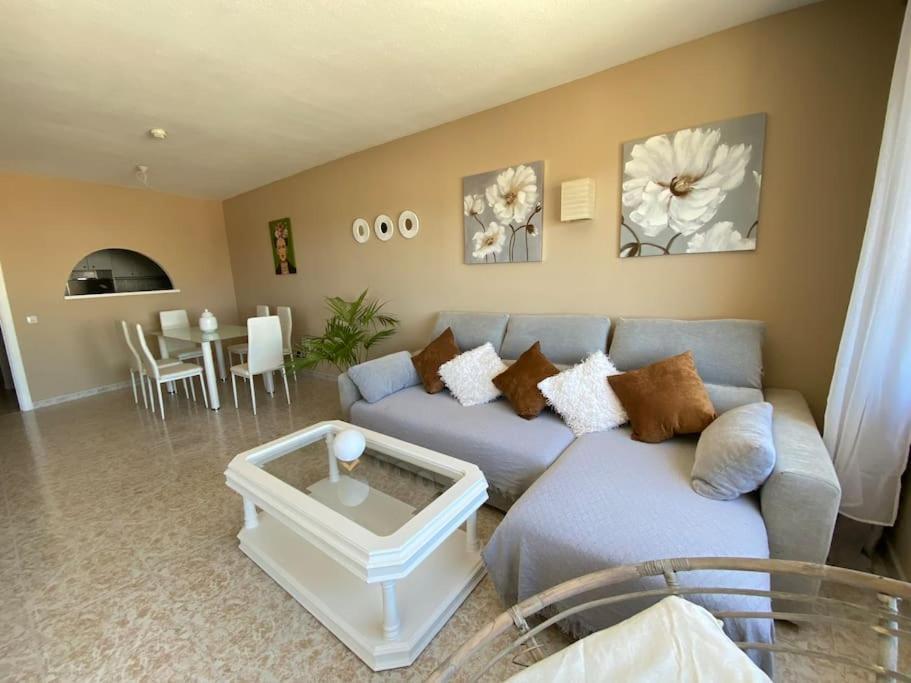 Lovely 1 Bedroom Apartment With Sea Views And Pool Estepona Buitenkant foto