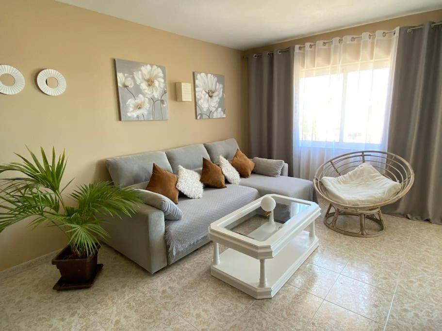Lovely 1 Bedroom Apartment With Sea Views And Pool Estepona Buitenkant foto